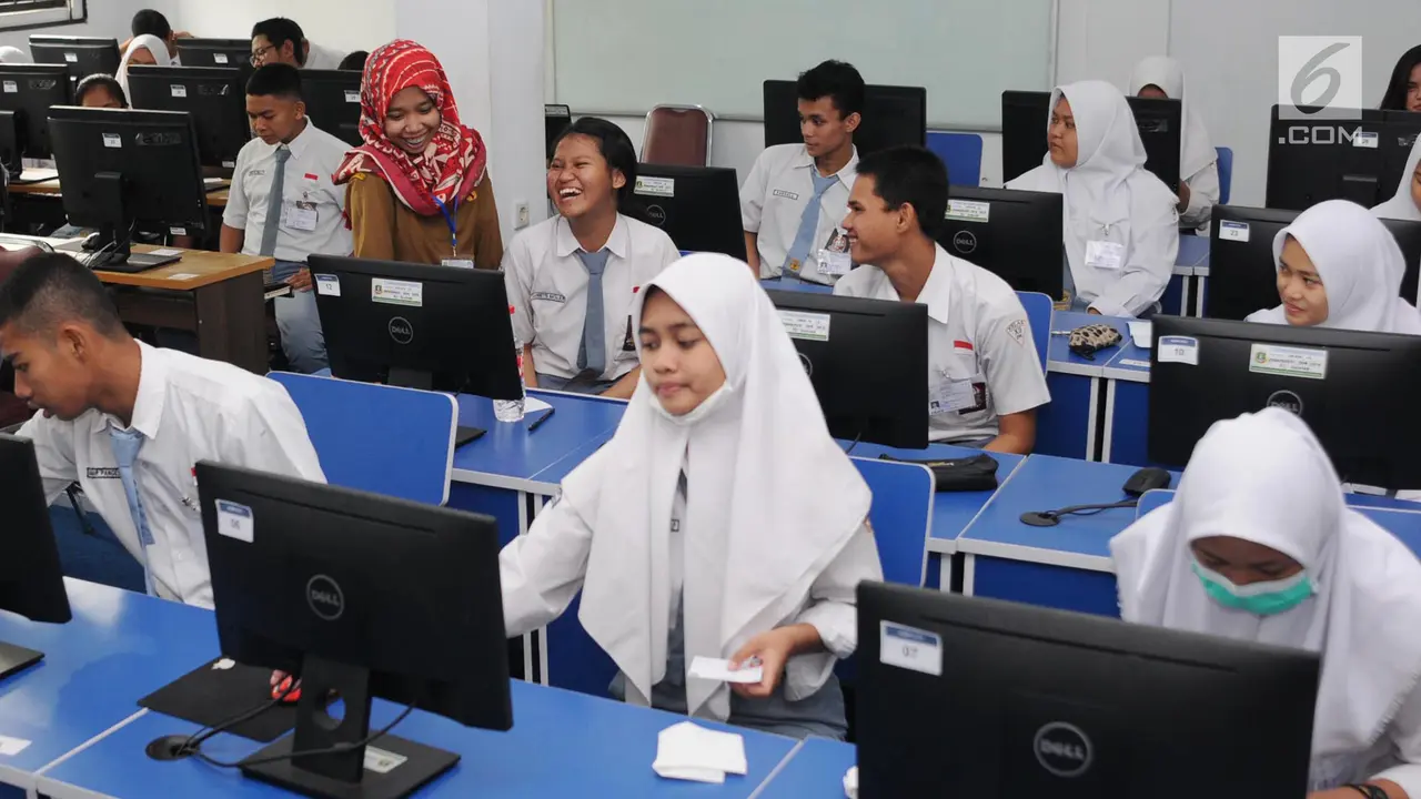 Hari Pertama Siswa SMA Tempuh UNBK