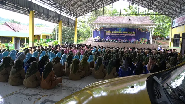 Ribuan santri dan siswa El Bayan dan Nurjalin Gelar Istighosah, menyusur serangan ke SMK Komputama Jeruklegi, Cilacap, Jawa Tengah. (Foto: Liputan6.com/El Bayan)