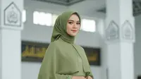 11 Model Gamis Minimalis untuk Pengajian: Pilihan Bahan, Warna, dan Tips Merawat