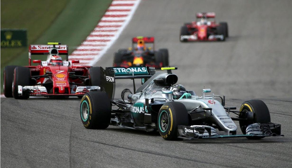 Pebalap Mercedes, Nico Rosberg, berhasil finis kedua dalam balapan F1 GP Amerika Serikat di Sirkuit Americas, Austin, Senin (24/10/2016) dini hari WIB. (Reuters/Adrees Latif)