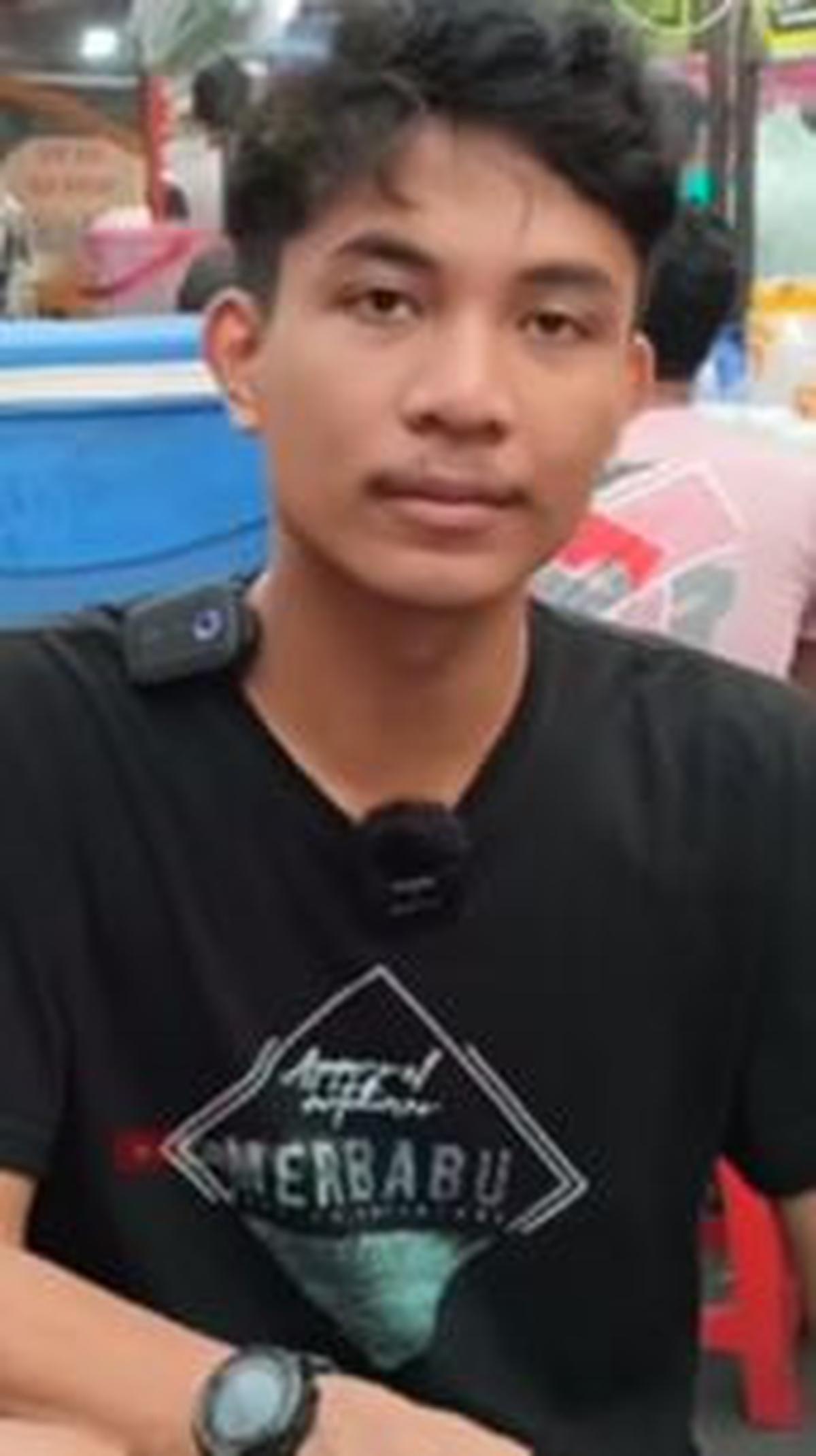 "Yang merendahkan sih ya ada saja. Kayak misal saya mau mendekati cewek, dia tahu saya cuma pedagang gini terus menjauh," terangnya.