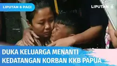 Duka mendalam dirasakan keluarga selama menanti kedatangan delapan jenazah para pekerja yang jadi korban dalam serangan KKB di Distrik Beoga, Papua. Usai dievakuasi, 5 jam kemudian jenazah berhasil diidentifikasi.
