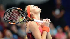 Ekspresi petenis Prancis, Kristina Mladenovic, saat bertanding melawan petenis Australia, Samantha Stosur, dalam turnamen International Premier Tennis League (IPTL) di Manila, Filipina, (7/12/2015). (AFP/Ted Aljibe)