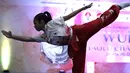 Atlet wushu saat mengikuti Festival Wushu di Wisma Serba Guna Senayan, Jakarta, Jumat (20/12). Ratusan atlet wushu berusia 6-15 tahun ikuti kejuaraan wushu nasional. (Bola.com/Yoppy Renato)