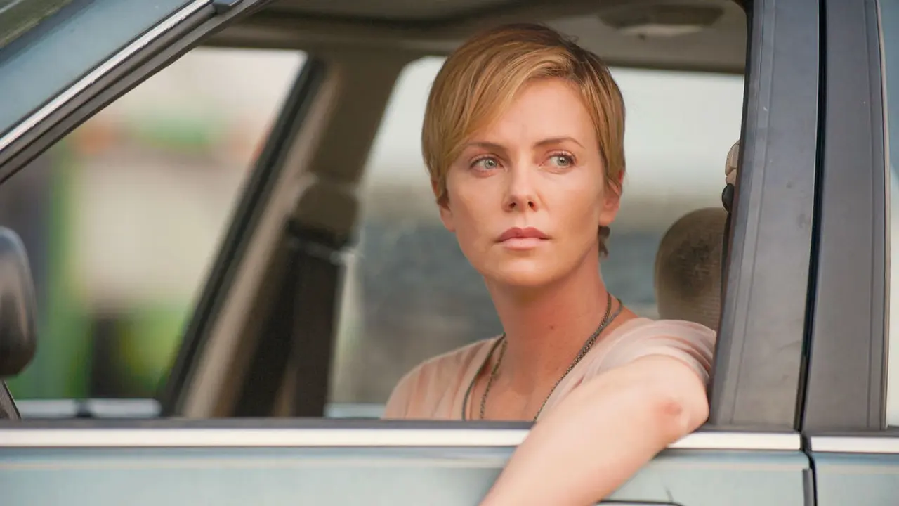 Kirim Adik ke Penjara, Charlize Theron Gelisah di Dark Places
