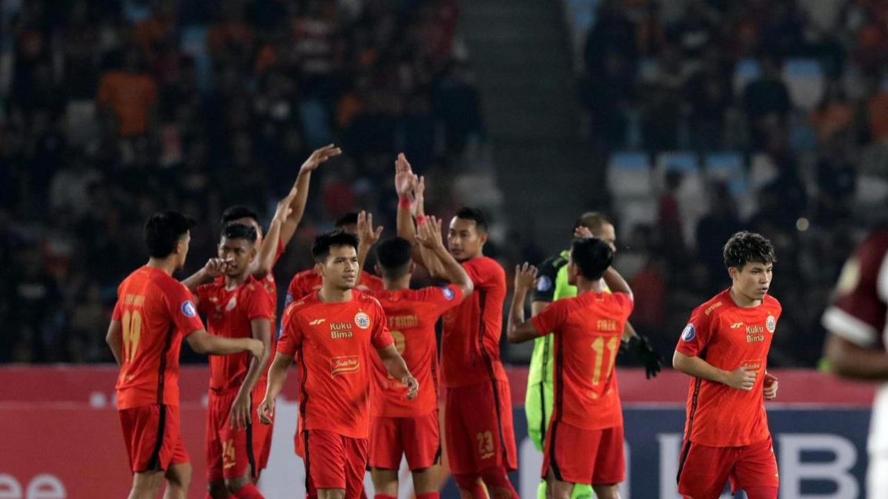 Atas aksi itu, APPI meminta agar PSSI dan Liga 1 untuk menghentikan sementara kompetisi tersebut.