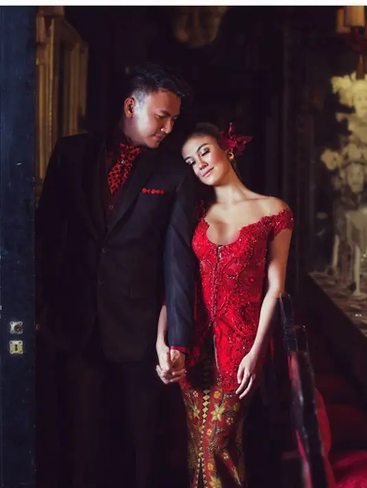 Foto itu diunggah oleh fotografer professional, melalui akunnya @riomotret, mengunggah beberapa foto hasil jepretannya ke media sosial miliknya. Foto itu memunculkan berbagai pertanyaan dari netizen. (Instagram/riomotret)