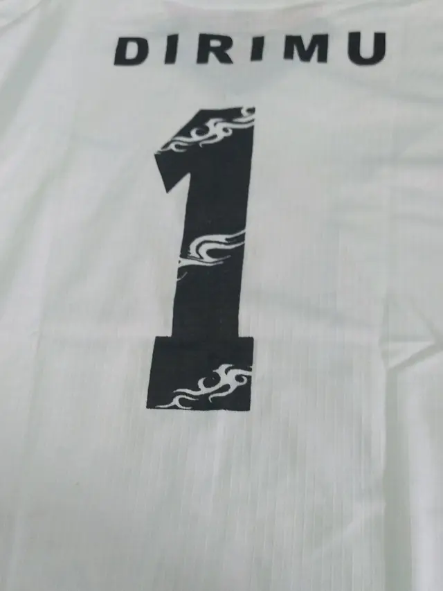 6 Potret Tulisan Nama di Jersey Ini Kocak, Bikin Senyum-Senyum