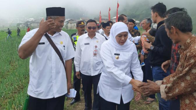 Gubernur Jawa Timur Khofifah Indar Parawansa kunjungan kerja ke Desa Genilangit, Kecamatan Poncol, Kabupaten Magetan, Rabu (11/3/2020). (Foto: Liputan6.com/Dian Kurniawan)