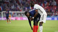 Bek Jerman, Antonio Rudiger (kanan) dan gelandang Prancis, Paul Pogba, pada laga Grup F Euro 2020, di Allianz Arena, Munich, Rabu (16/6/2021) dini hari WIB. (Matthias Hangts/AFP)