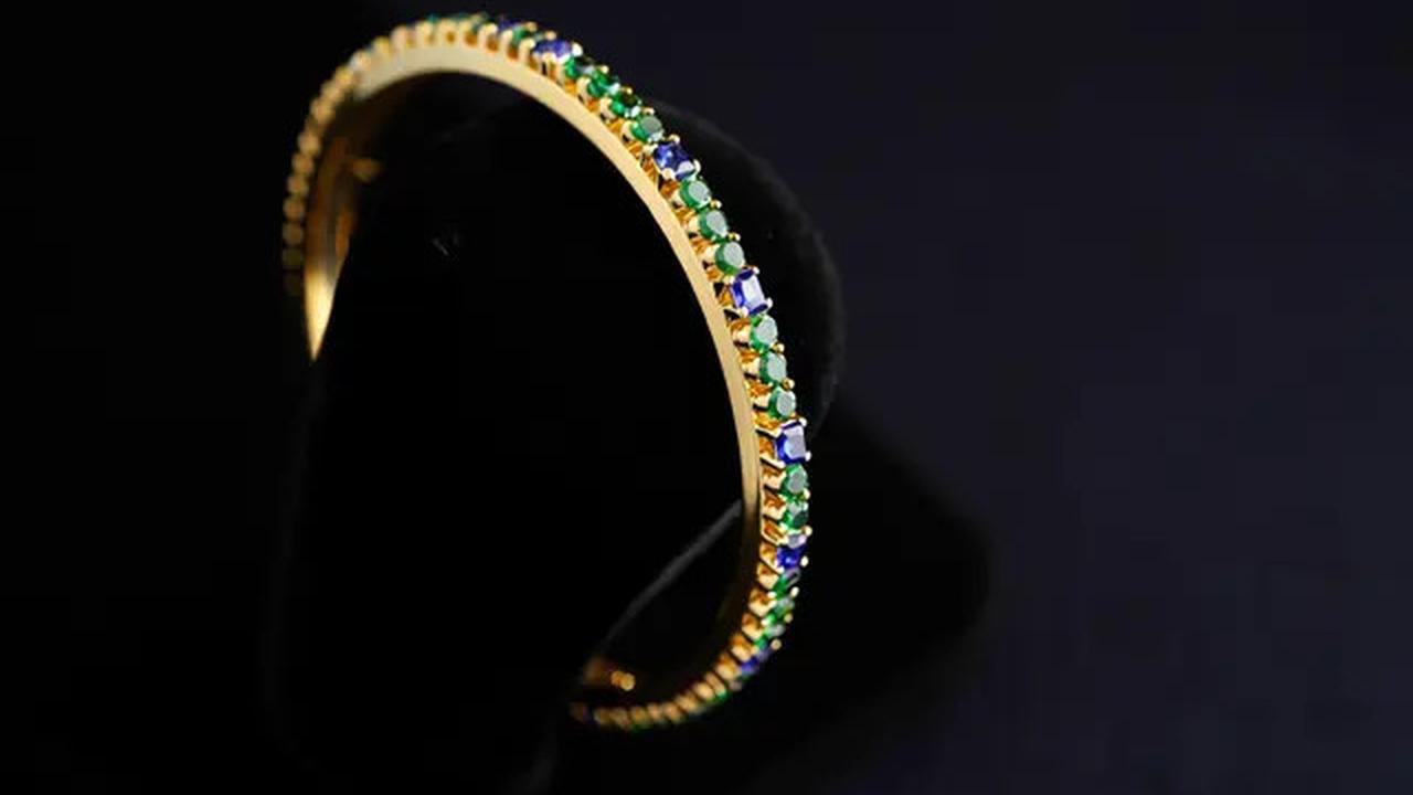 7 Model Gelang Emas Bangle Mewah 2025, Kilau Investasi di Pergelangan Tangan