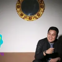 Album ketiga Tulus yang berjudul ‘Monokrom’ dikerjakan di Indonesia lalu dibawa ke Ceko, Praha. 