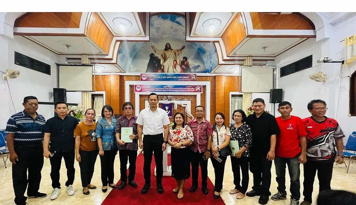 Ia pun melakukan kunjungan kerja pertamanya sebagai menteri ke Sulawesi Utara [@agusyudhoyono]