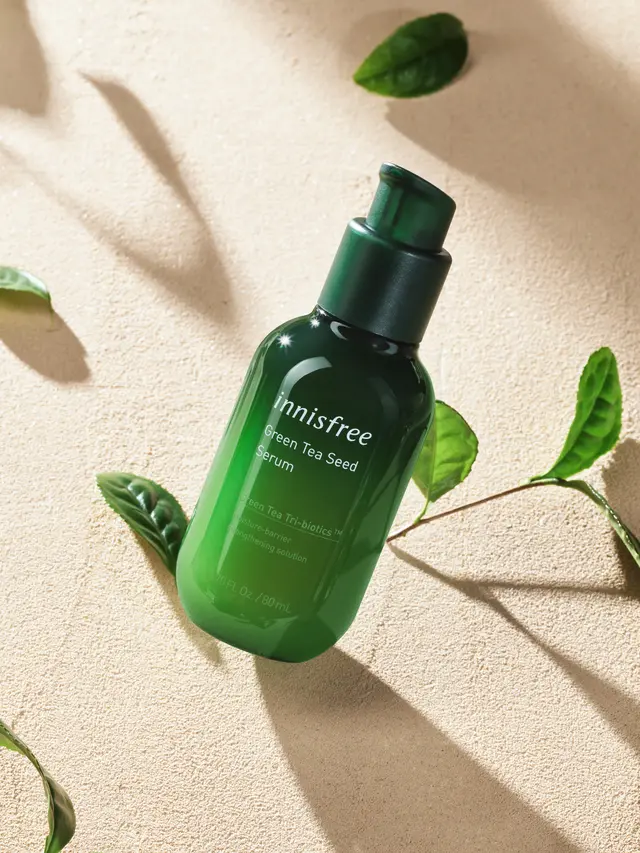 Solusi Hidrasi Instan pada Kulit Kering dengan Serum Green Tea Generasi Keempat