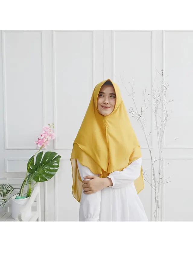 Jarang Terekspos, Ini 6 Pesona Kulsum Istri Ihsan Maulana