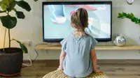 Anak Suka Nonton TV dengan Suara Keras? Bisa Jadi Tanda Gangguan Pendengaran Foto: pexels oleh ksenia chernaya
