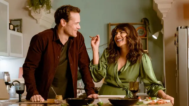 Scene romantis antara Sam Heughan bersama Priyanka Chopra Jonas yang memikat hati.