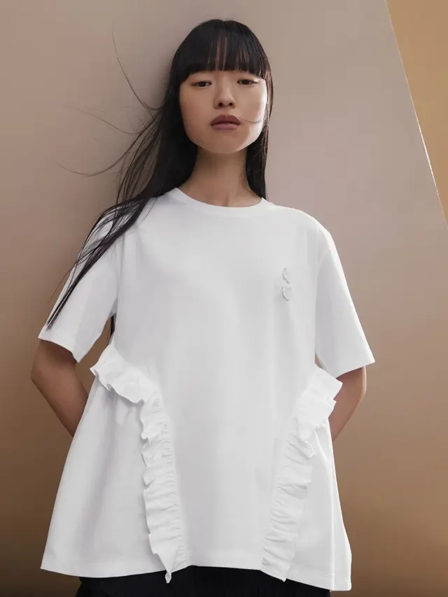 Ketika Romantisisme ala Cecilie Bahnsen Bertemu Filosofi LifeWear UNIQLO