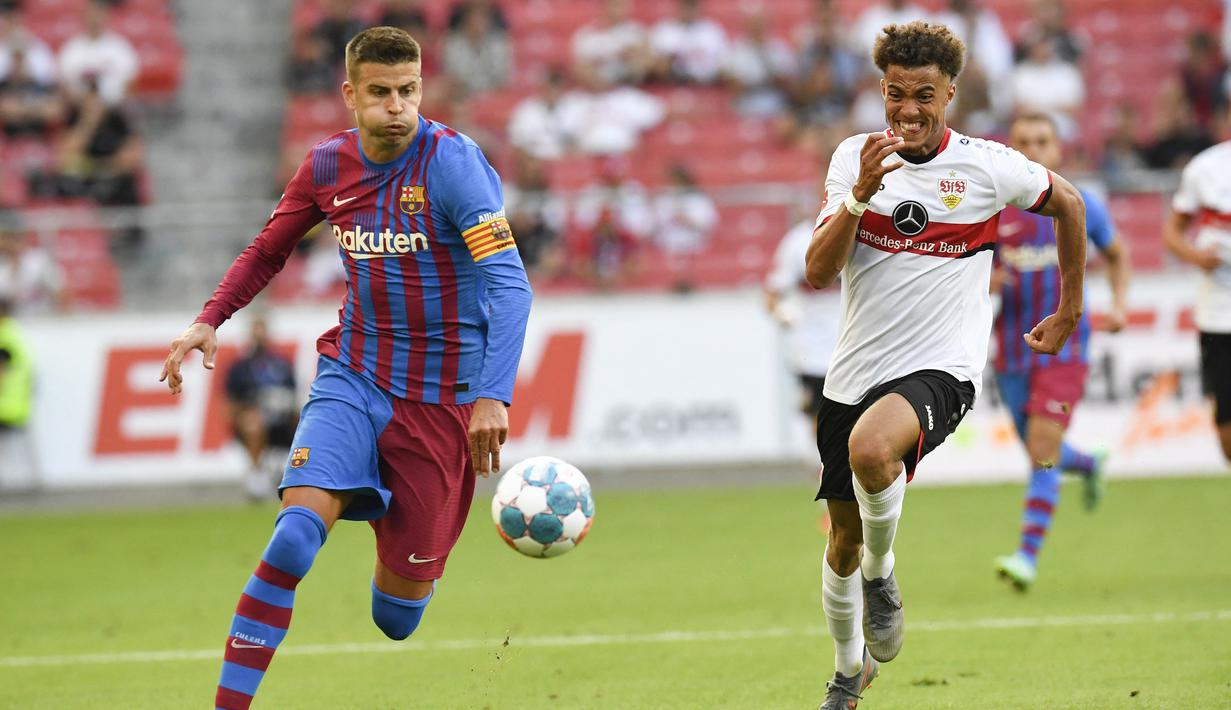 Gerard Pique. Bek tengah berusia 34 tahun ini kini memasuki musim ke-14 bersama Barcelona. Ia adalah produk Akademi Barcelona yang sempat memperkuat Manchester United. Pada awal 2008/2009 ia kembali ke Barcelona hingga kini. Total telah tampil 568 laga dan mencetak 50 gol. (Foto: AFP/Thomas Kienzle)