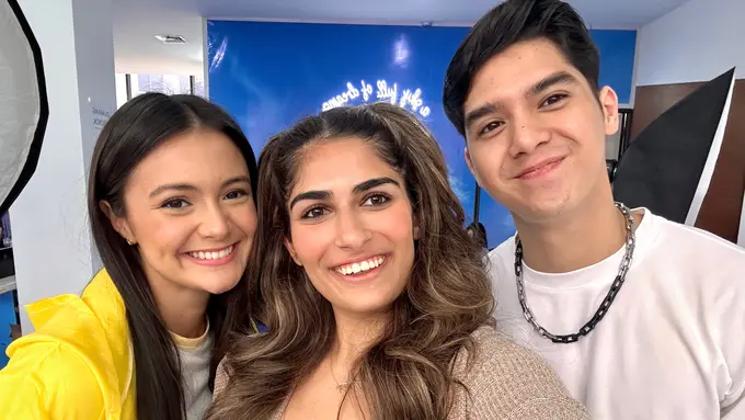 [Fimela] Azarya Samtani bersama cast Virgin Mom