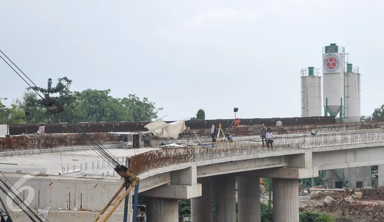 Tol penghubung Jakarta-Depok ini terbagi dalam 2 seksi, seksi 1 sepanjang 12 km dari Jalan Antasari hingga Sawangan, Jakarta, Kamis (13/10). Sementara, seksi 2 sepanjang 9,5 km dari Sawangan sampai Bojonggede, Bogor. (Liputan6.com/Yoppy Renato)