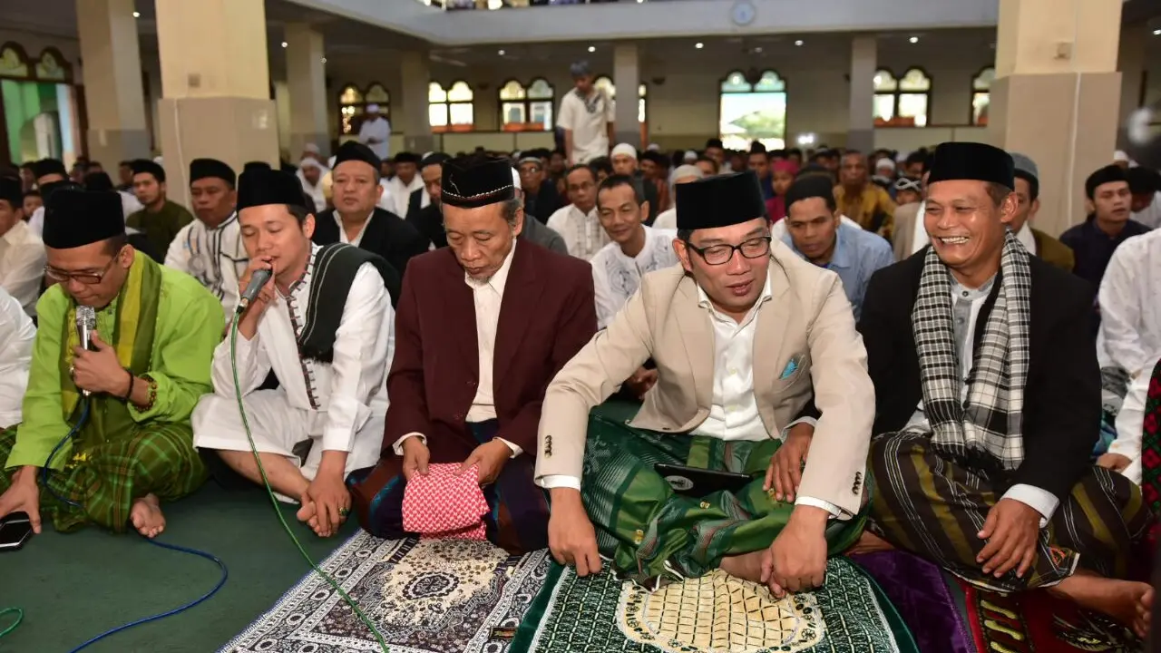 Calon Gubernur Jawa Barat melaksanakan salat Id di Masjid Besar Ujungberung, Kota Bandung (Istimewa)