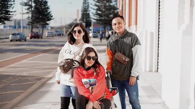 Asisten Meninggal Dunia, Ini 6 Potret Kenangan Keluarga Raffi Ahmad dan Iwang Orlon
