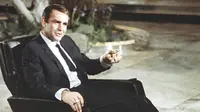 Dalam foto file ini bertanggal 29 Juli 1966, aktor Sean Connery ditampilkan selama pembuatan film James Bond "You Only Live Twice," di lokasi di Tokyo, Jepang. (AP Photo, FILE)