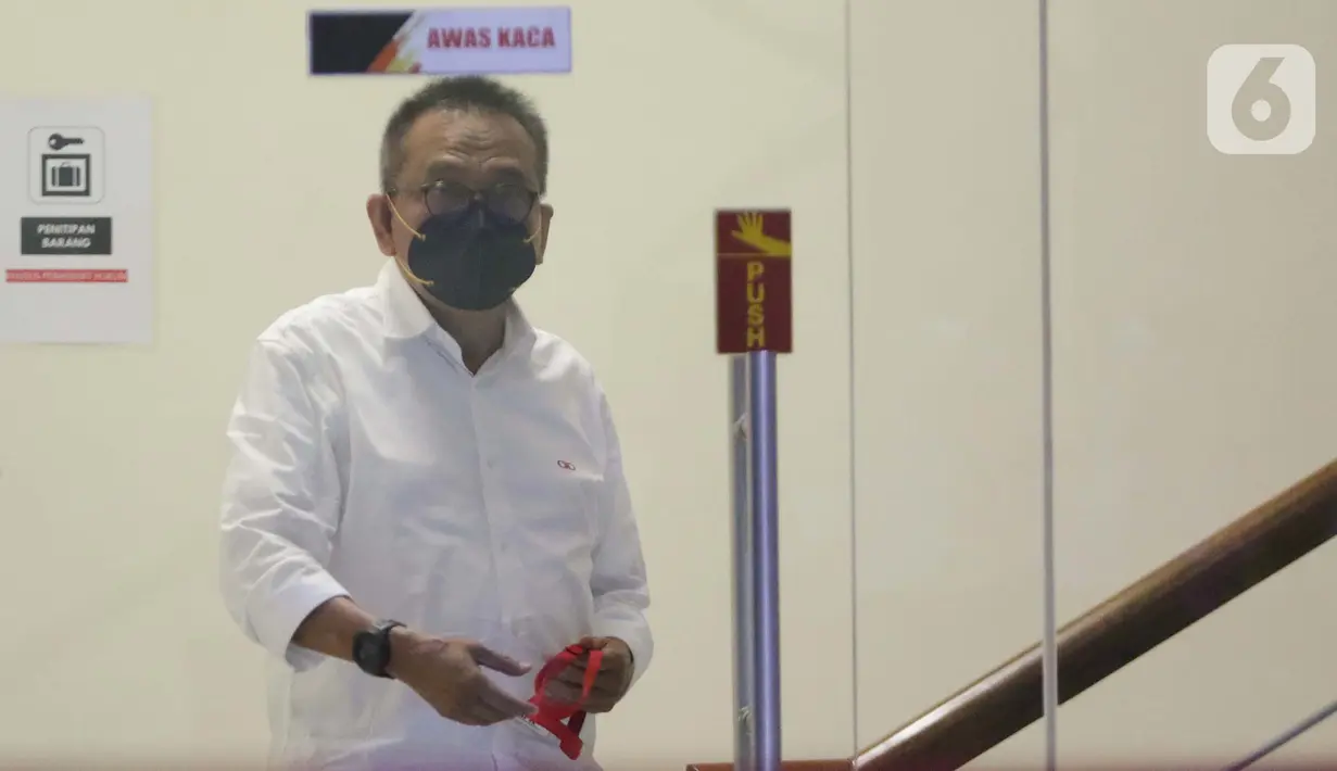Wakil Ketua DPRD DKI Jakarta, M Taufik usai menjalani pemeriksaan sebagai saksi di Gedung KPK Jakarta, Selasa (10/8/2021). M Taufik diperiksa sebagai saksi untuk Yoory Corneles, tersangka kasus dugaan korupsi pengadaan tanah di Munjul, Pondok Ranggan, Jakarta. (Liputan6.com/Helmi Fithriansyah)
