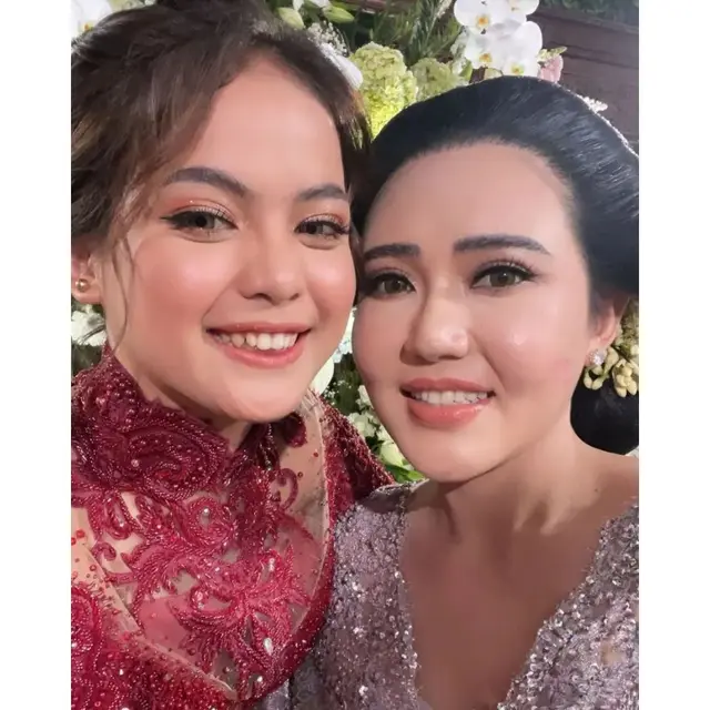 Putri DA di Acara Siraman Via Vallen