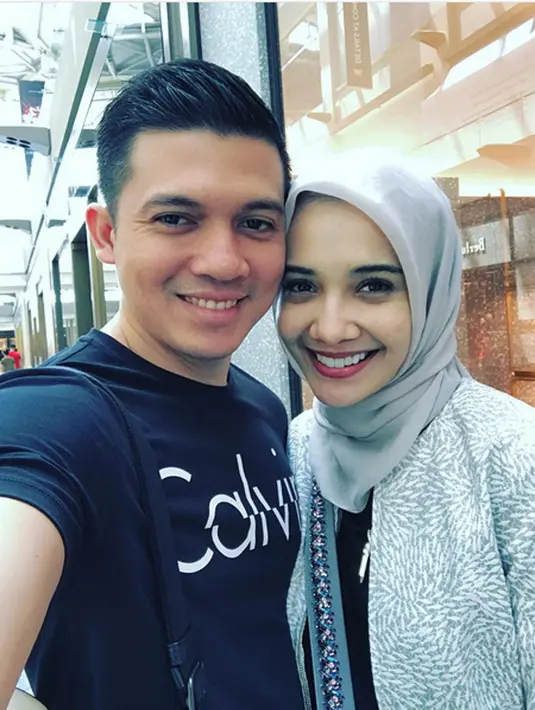 Bahkan, beberapa foto yang diunggah di media sosial, Irwansyah tak segan-segan membagikan kemesraannya. Di beberapa tempat, keduanya terlihat begitu harmonis. Bahkan seperti terlihat seperti pasangan muda yang sedang jatuh cinta. (Instagram/irwansyah_15)