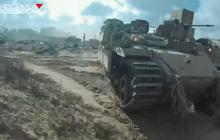 VIDEO Pejuang Hamas Naik ke Tank Israel di Gaza Lalu Lemparkan Bom, 7 Tentara Zionis Tewas Terbakar