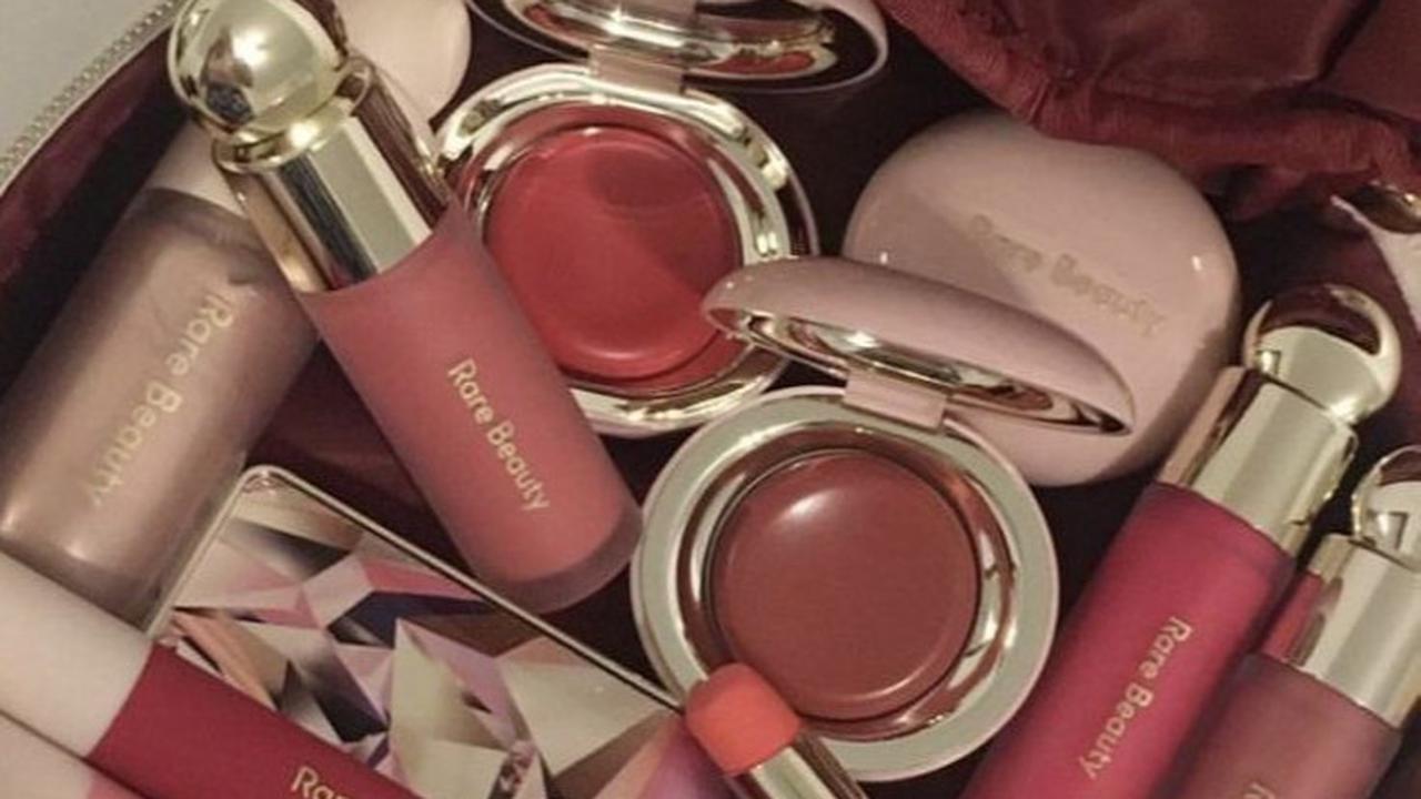 7 Tips Makeup Wanita Musim Dingin yang Bikin Wajah Tetap Glowing dan Tahan Lama!