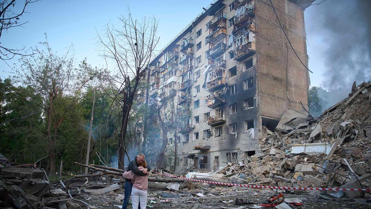 FOTO: Detik-Detik Drone Rusia Menyerang Gedung Bertingkat di Ukraina