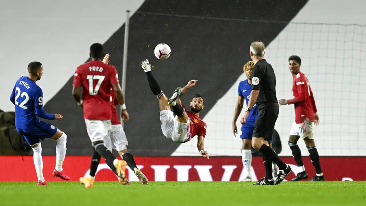 Edouard Mendy Bersinar, Chelsea Tahan Manchester United di Old Trafford