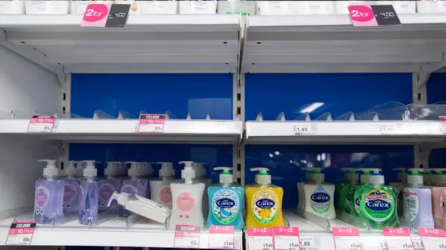 Isi Rak Supermarket di Inggris Nyaris Kosong