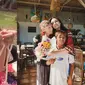 Potret Luna Maya Rayakan Ultah Ibu ke-79, Digelar Sederhana (Sumber: Instaram/lunamaya)