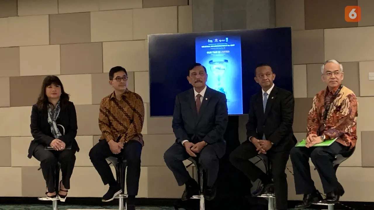 Menko Luhut B Panjaitan dalam press conference bersama Kadin setelah acara pembukaan Net Zero Summit 2022 di Bali Nusa Dua Convention Center (BNDCC) I, Nusa Dua, Bali pada Jumat (11/11/2022). (Liputan6/Benedikta Miranti)
