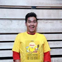 Indra Bekti menjadi bagian dalam sebuah program amal ‘Shave For Hope 2015’ yang dihelat untuk memberikan donasi kepada anak-anak penderita kanker. (Wimbarsana/Bintang.com)