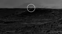 Curiosity menangkap penampakan kilatan cahaya terang di Planet Mars yang diambil pada tanggal 2 dan 3 April 2014. 