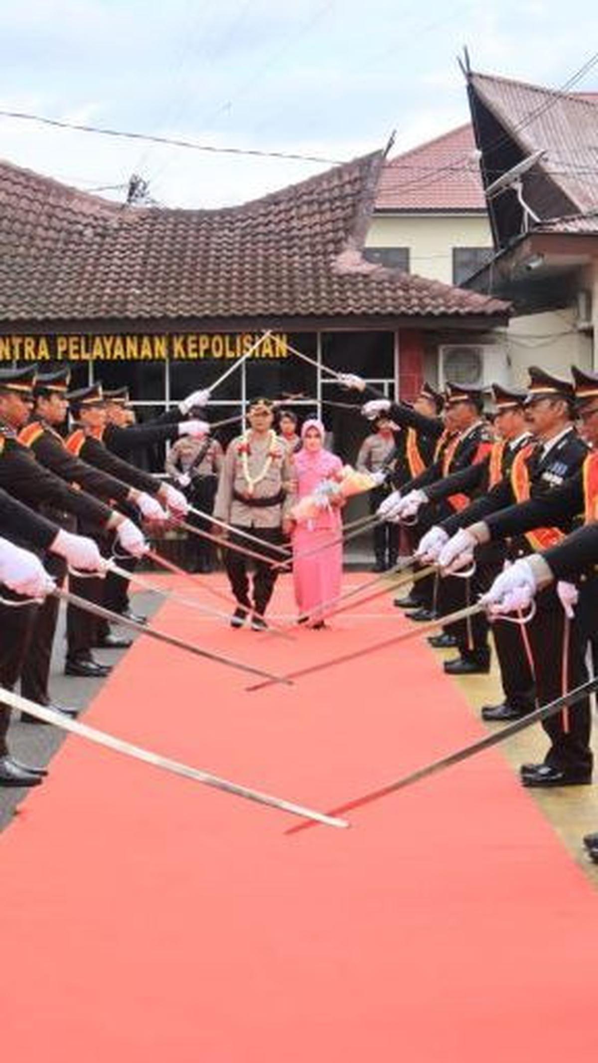 Bahkan, Yasir berhasil menyekolahkan dua adiknya hingga menjadi seorang dokter. Ya, Ia memliki seorang adik yang sukses menjadi dokter.
