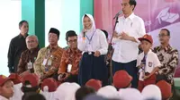 Jokowi bagikan ratusan Kartu Indonesia Pintar di Tasikmalaya Jawa Barat (Setpres) 