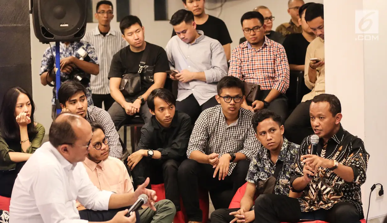 Direktur Penggalangan Pemilih Muda TKN Jokowi-Amin, Bahlil Lahadalia saat menjadi pembicara pada talkshow Kamis Kerja di Hub 86 Jakarta, Kamis (10/1). Talkshow mengusung tema Bisnis Tanpa Hutang, Emang Mungkin? (Liputan6.com/Fery Pradolo)