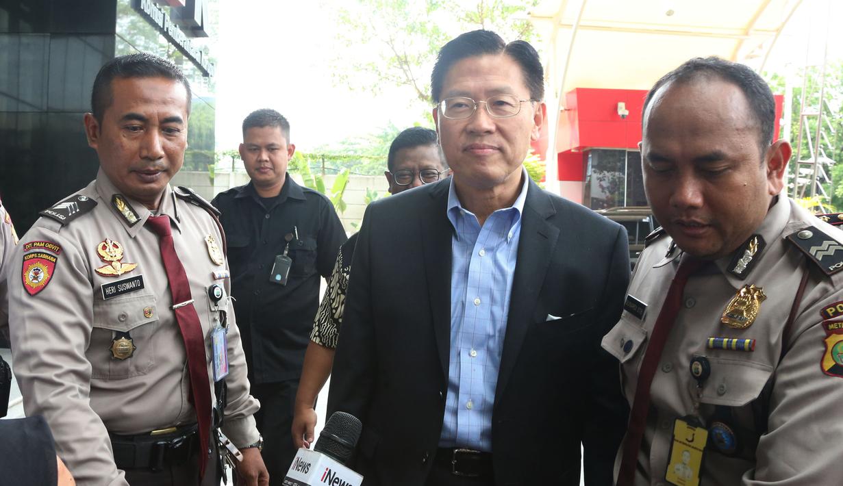 CEO Lippo Group James Riady (tengah) tiba di Gedung KPK, Jakarta, Selasa (30/10). James Riady memenuhi panggilan oleh penyidik KPK. (Merdeka.com/Dwi Narwoko)