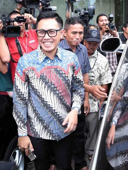 Sebelumnya, Eko Patrio sempat mangkir dari panggilan Mabes Polri. Pemanggilannya terkait dengan komentarnya di media sosial. Terkait kasus bom Bekasi yang merupakan bentuk pengalihan isu kasus Ahok. (Deki Prayoga/Bintang.com)