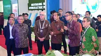 Direktur Utama PLN, Darmawan Prasodjo memaparkan strategi perseroan dalam mengembangkan Pembangkit Listrik Tenaga Air (PLTA/ Hydropower) di tanah air kepada Presiden Jokowi (c) Humas PLN