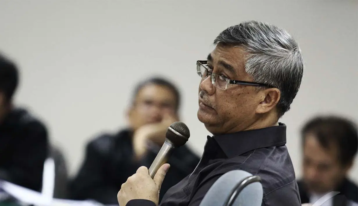 Jaksa KPK Pulung Rinandoro sempat berdebat dengan Akil Mochtar dalam kasus Pilkada Lebak di Pengadilan Tipikor Jakarta, Kamis (5/6) (Liputan6.com/Faizal Fanani).