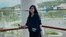 Sejak menikah, Adinda Azani tak terlalu aktif unggah potret kehidupannya. Namun sesekalinya ia aktif di medsos, artis dengan nama lengkap Adinda Rizki Aprilia Azani ini langsung bagikan kabar bahagia. Foto pamer baby bump ini pun merupakan foto kedua yang diunggah Adinda selama masa kehamilannya. (Liputan6.com/IG/@dindazani)