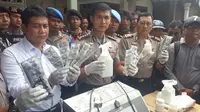 Polisi Temukan 5,3 Juta Pil PCC di Sidoarjo, Jawa Timur. (Liputan6.com/Dian Kurniawan)