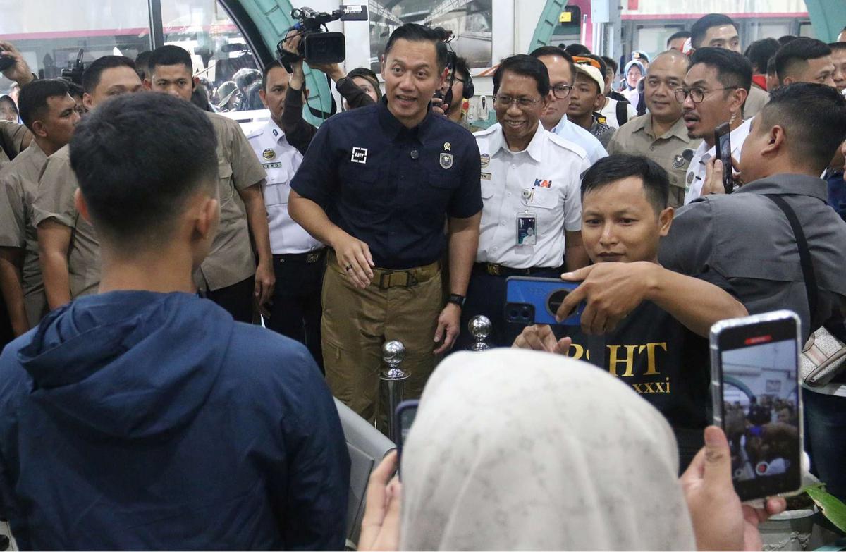 AHY tinjau arus mudik di Stasiun Pasar Senen